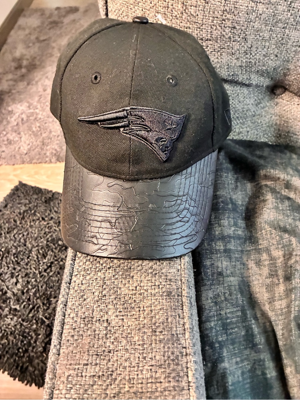 New Era Black New England Patriots Faux-Leather Brim Cap